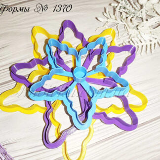 Формочки снежинки с дырочкой по центру